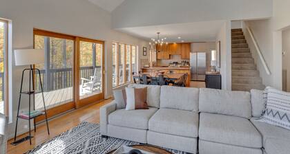 Spacious, private, four-season home built on mountainside with great proximity to Wintergreen, breweries, cideries, and hiking