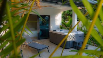 TROPICALE JACUZZI | Terrasse/Patio