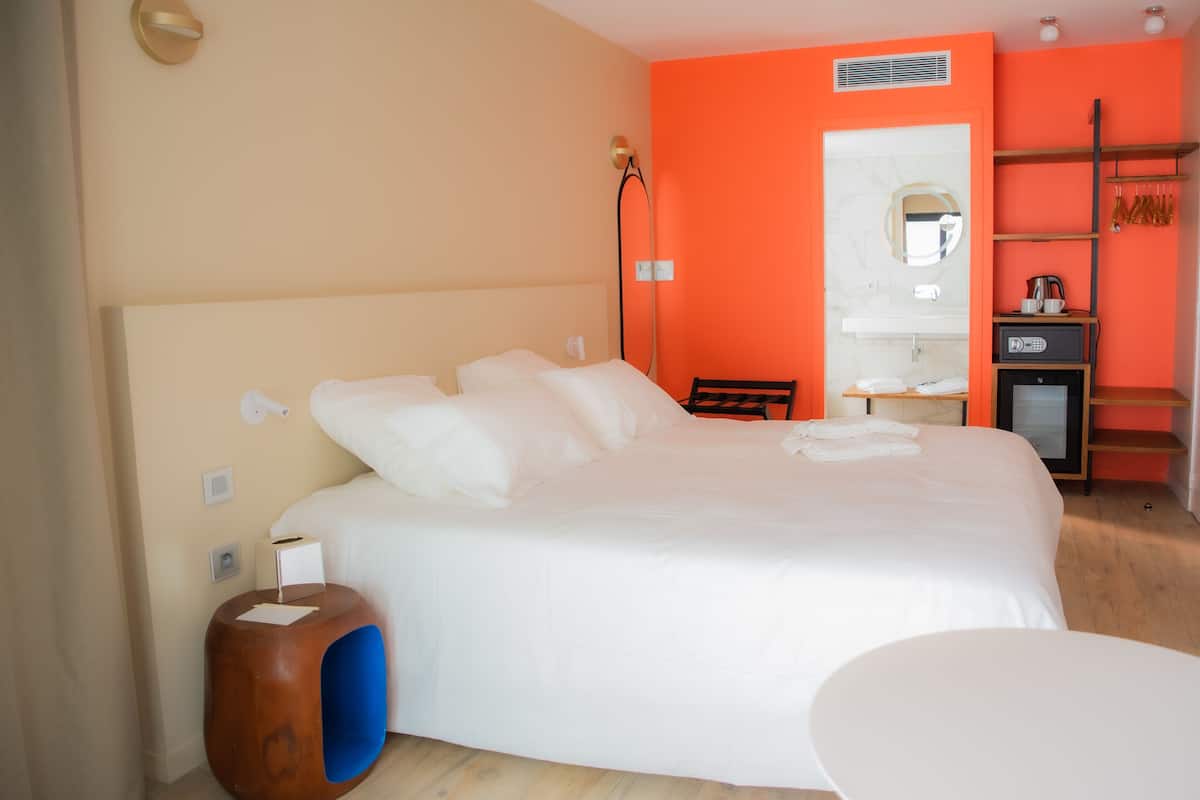 COSY | Biancheria da letto di alta qualità, minibar, una cassaforte in camera