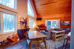 Interior - Aurora Escape Cabin Northern Lights Retreat (Fairbanks, AK)