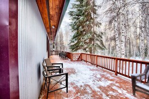 Terrace/patio - Corporate Cabin Aurora Refuge (Fairbanks, AK)