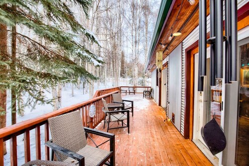 Corporate Cabin Aurora Refuge