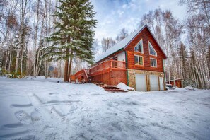 Exterior - Corporate Cabin Aurora Refuge (Fairbanks, AK)