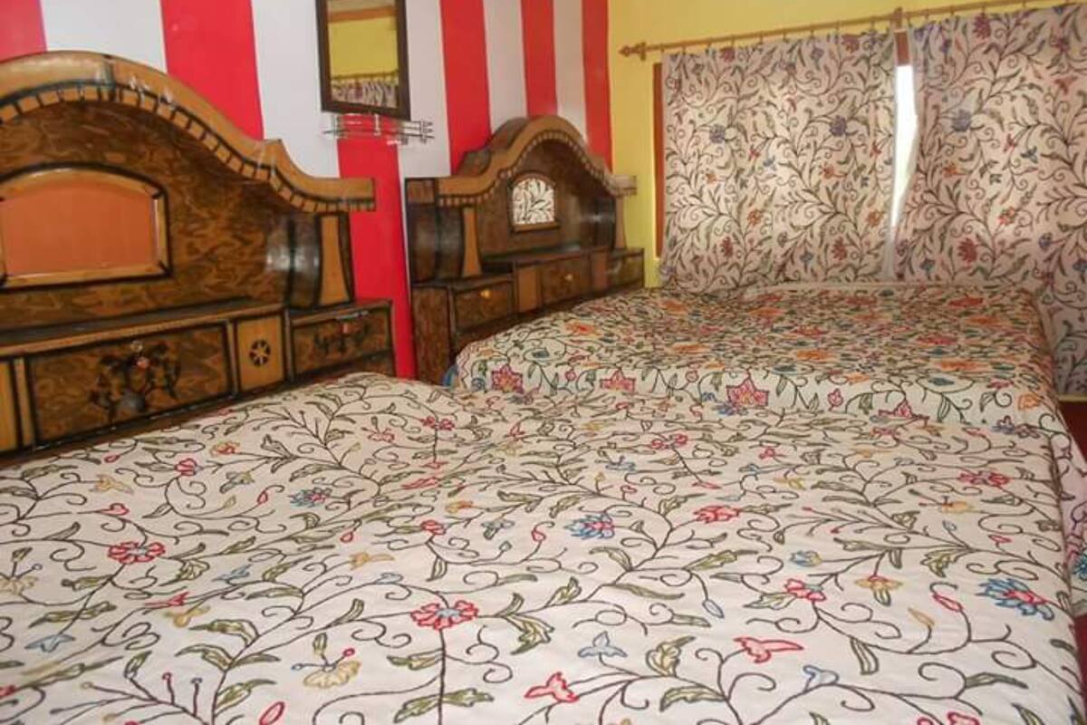 واي فاي مجانًا وملاءات أسرّة