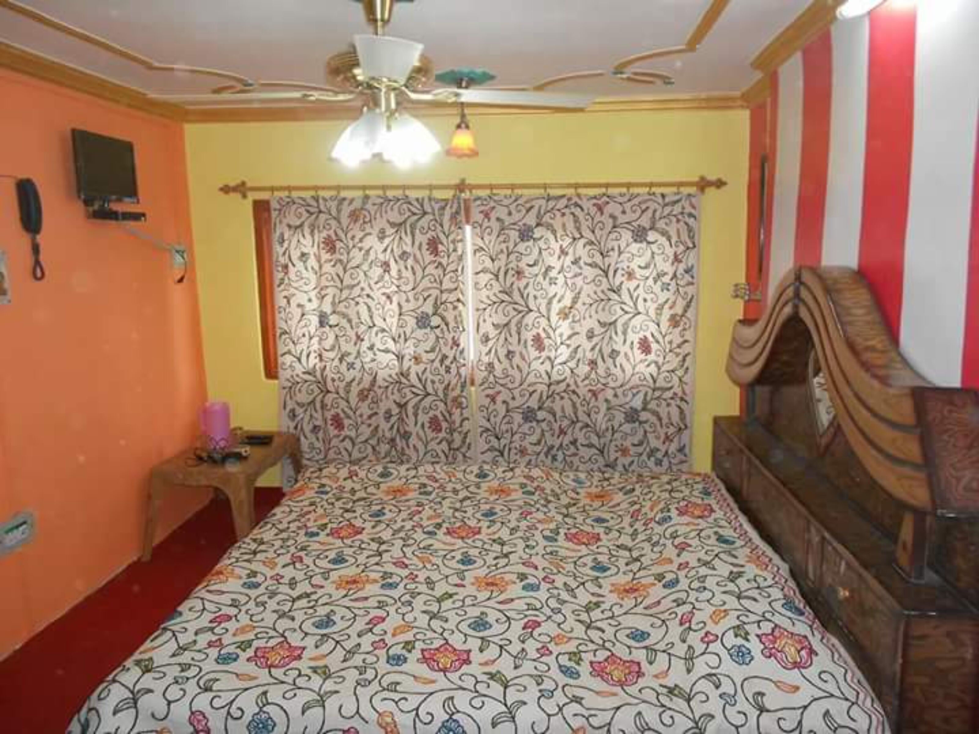 Free WiFi, bed sheets