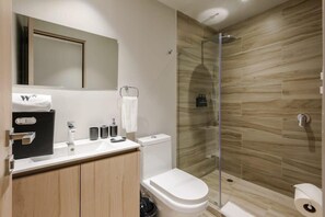 Shower, hair dryer, towels - w* | Upscale 2BR near Polanco (Ciudad de México)
