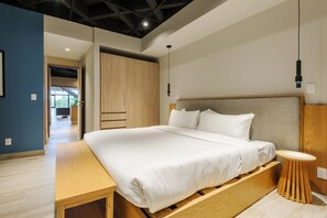 2 chambres, bureau, fer et planche à repasser, lit de bébé portatif