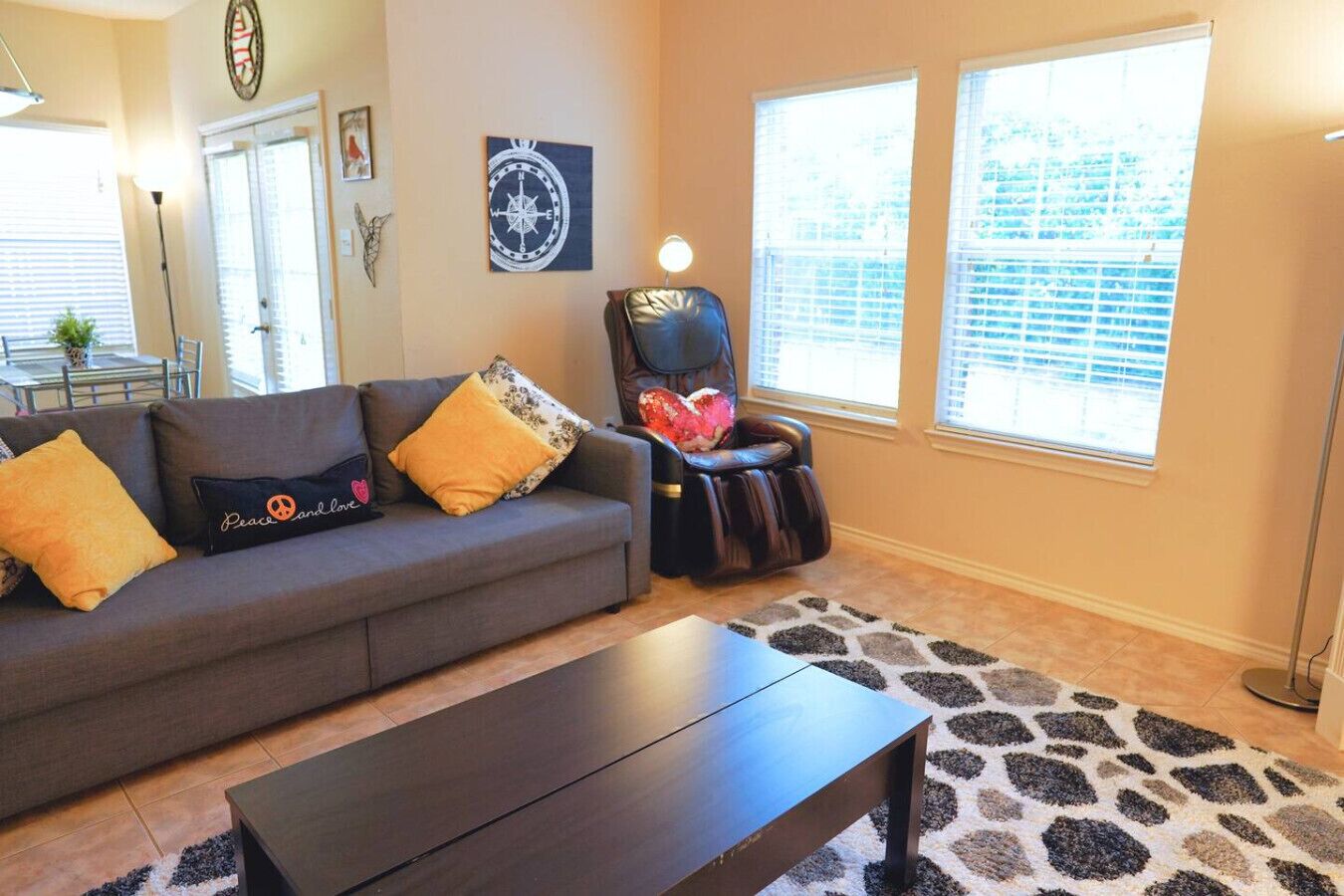 Télévision, chaîne hi-fi