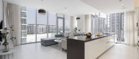 Appartement luxueux | Aire de séjour | Téléviseur connecté de 65 po avec télévision par câble