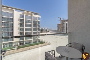 Luxury Apartment | Balcony - Vogue | District One Residences close to Downtown Dubai Mall | Burj Khalifa (Dubai)