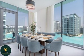 Căn hộ Cao cấp | Khu vực ăn uống tại phòng