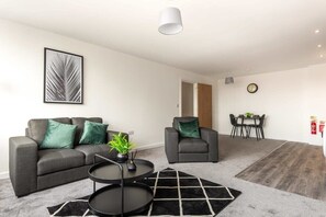 TV, offices - Stylish 1 Bed Apartment in Central Retford (Retford)