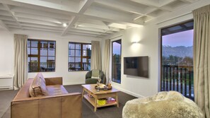 Smart TV, offices - Red Peaks - Spacious stylish house with lake views (Queenstown)