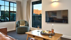 Smart TV, offices - Red Peaks - Spacious stylish house with lake views (Queenstown)