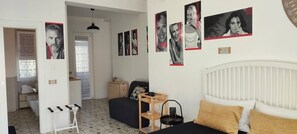 Arcadia | Dundyner, safe på rommet, skrivebord og skrivebord for bærbar PC