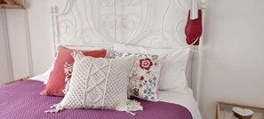 Stella | Down comforters, in-room safe, desk, laptop workspace - Edahouse (Salerno)