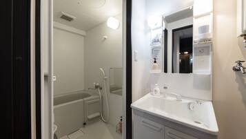 Basic Apartment | Bathroom