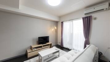 Basic Apartment | Living area