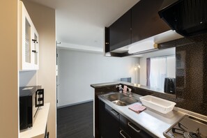 Basic Apartment | Private kitchen
