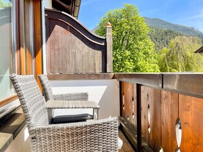 Property grounds - Welcome to Alpenkate: Your dream destination in Garmisch-Partenkirchen! (Garmisch-Partenkirchen)