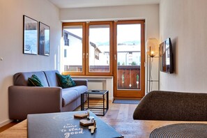 TV - Welcome to Alpenkate: Your dream destination in Garmisch-Partenkirchen! (Garmisch-Partenkirchen)