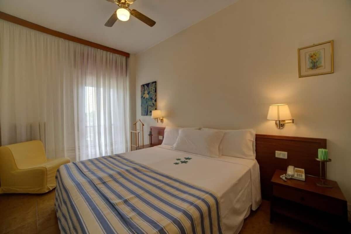 Classic Double Room, 1 Bedroom, Private Bathroom | 1 bedroom, in-room safe, desk, soundproofing