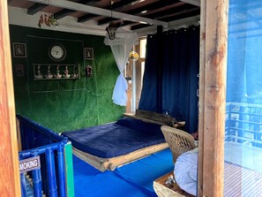 4 bedrooms, WiFi, bed sheets - Shoonya Home Stay - Devalsari Deodar Forest Range - 60min from Mussoorie
 (Mussoorie)