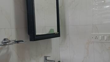 Dutxa, tovalloles, sabó i paper higiènic