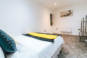 2 bedrooms, iron/ironing board, free WiFi, bed sheets