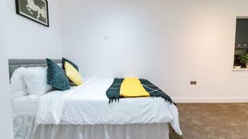 Apartment, 2 Queen Beds | 2 bedrooms, iron/ironing board, free WiFi, bed sheets