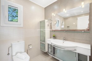 Shower, hair dryer, towels, toilet paper