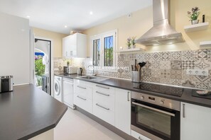 Fridge, microwave, oven, stovetop - Tranquil Oasis Son Parc: Villa Rosamond (Es Mercadal)