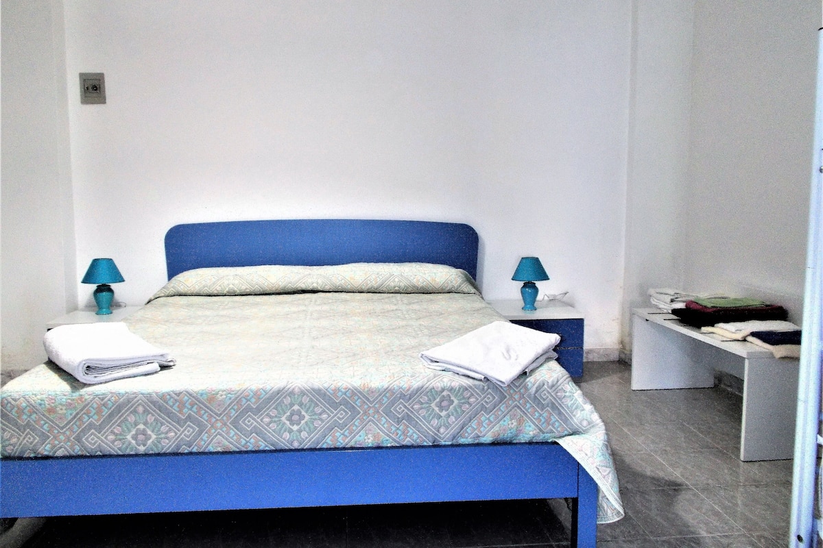 Basic-Apartment, 1 Schlafzimmer, Meerblick | 1 Schlafzimmer, Allergikerbettwaren, Bügeleisen/Bügelbrett, Bettwäsche