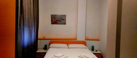 Habitación triple básica | 1 habitación y ropa de cama hipoalergénica