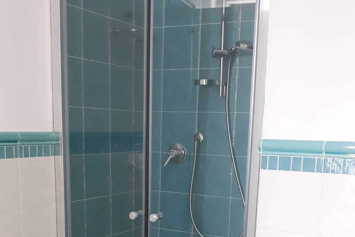 Panoramic-Studio | Wohnbereich | 24-Zoll-LCD-Fernseher mit Digitalempfang