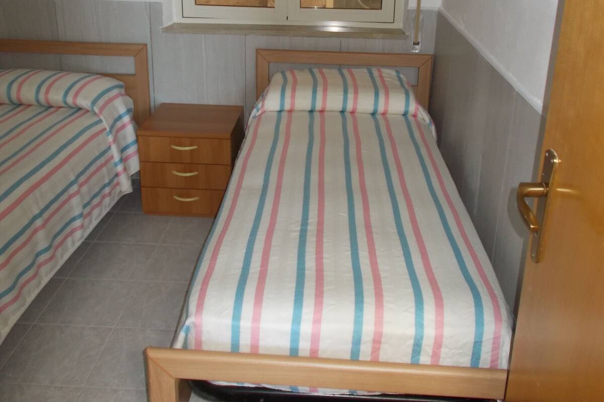 Basic-Apartment, 2 Schlafzimmer, Meerblick | 1 Schlafzimmer, Allergikerbettwaren, Bügeleisen/Bügelbrett, Bettwäsche