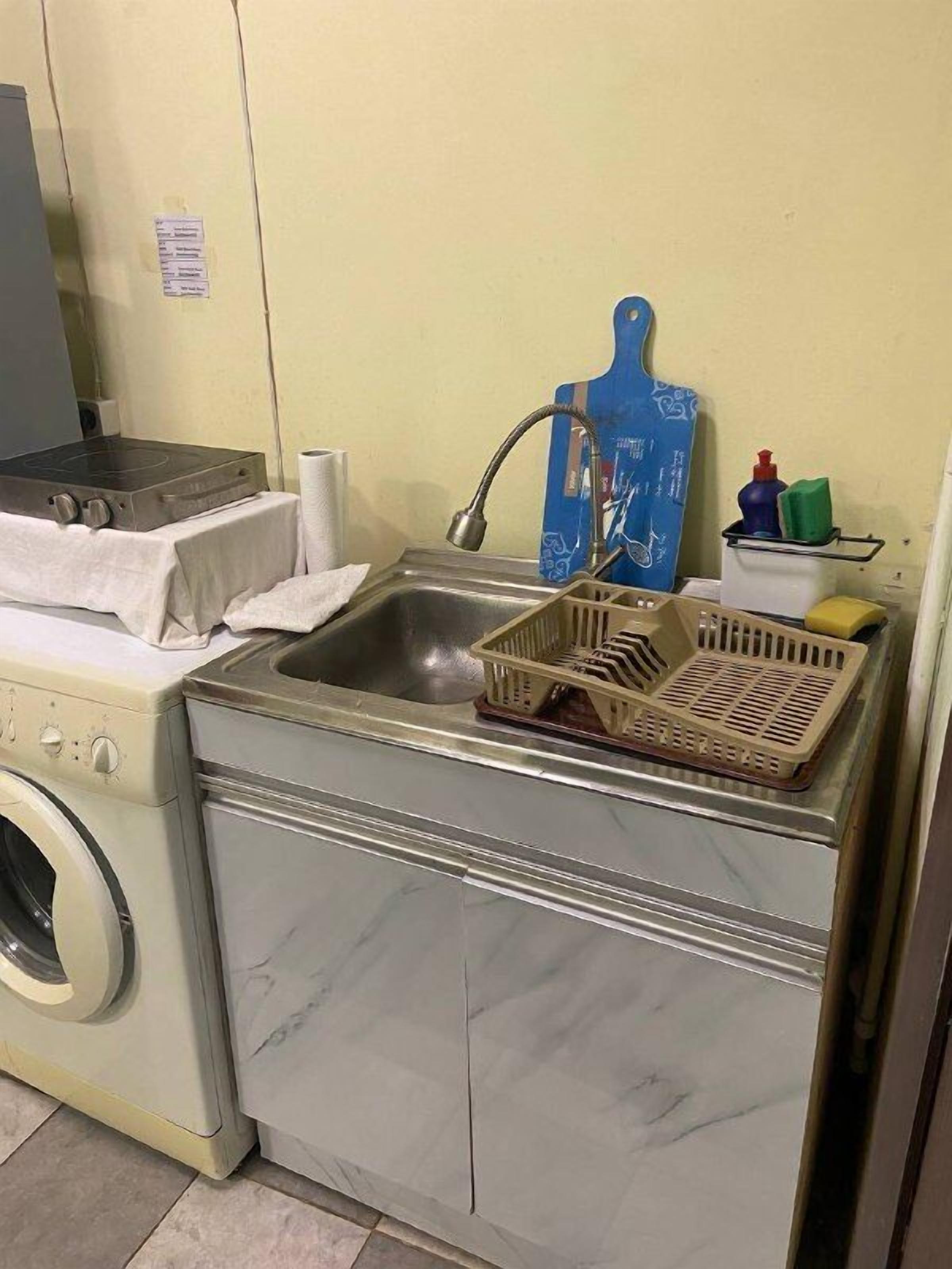 Phòng cơ bản | Khu phòng khách | Smart TV 26-inch có truyền hình cáp 