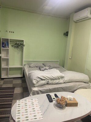 Basic Room | Free minibar, blackout curtains, iron/ironing board, free WiFi - Vahes Family Guest house (Yerevan)