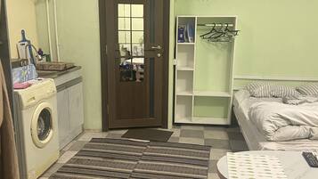 Kamar Basic | 1 kamar tidur, minibar gratis, dan tirai kedap cahaya