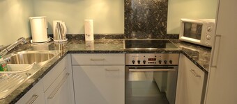 Nest - Baarerstrasse 11