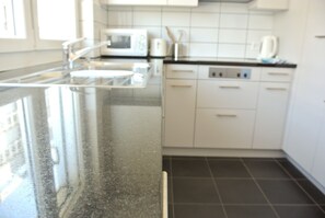 City-Apartment | Eigene Küche | Kühlschrank, Mikrowelle, Ofen, Herdplatte