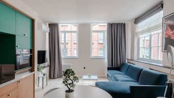 Een televisie en een kantoor