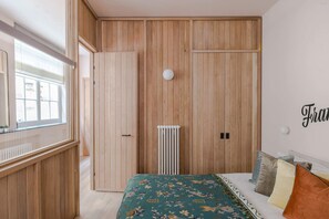 1 chambre, fer et planche à repasser, lit parapluie, Wi-Fi