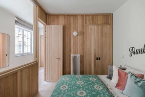 1 bedroom, iron/ironing board, travel crib, WiFi