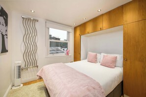 1 bedroom, iron/ironing board, travel cot, WiFi