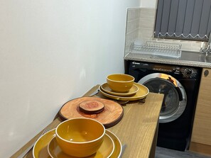 Lägenhet | Eget kök | Kylskåp, mikrovågsugn, ugn och spishäll