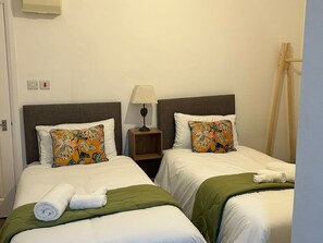 1 bedroom, iron/ironing board, free WiFi, bed sheets - Delightful Delta-studio Apt,walk-2leeds City,wifi (Leeds)