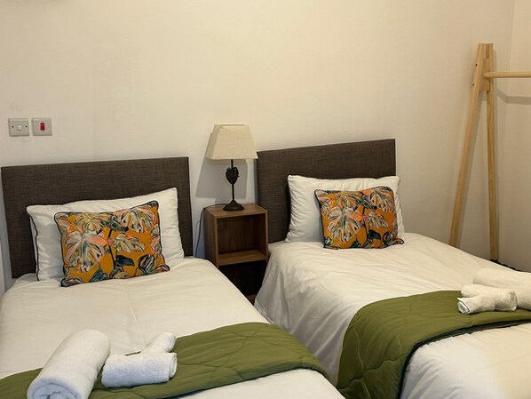 1 bedroom, iron/ironing board, free WiFi, bed sheets - Delightful Delta-studio Apt,walk-2leeds City,wifi (Leeds)