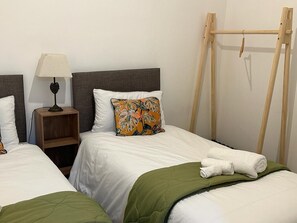1 bedroom, iron/ironing board, free WiFi, bed sheets - Delightful Delta-studio Apt,walk-2leeds City,wifi (Leeds)