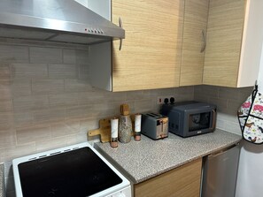 Private kitchen - Delightful Delta-studio Apt,walk-2leeds City,wifi (Leeds)